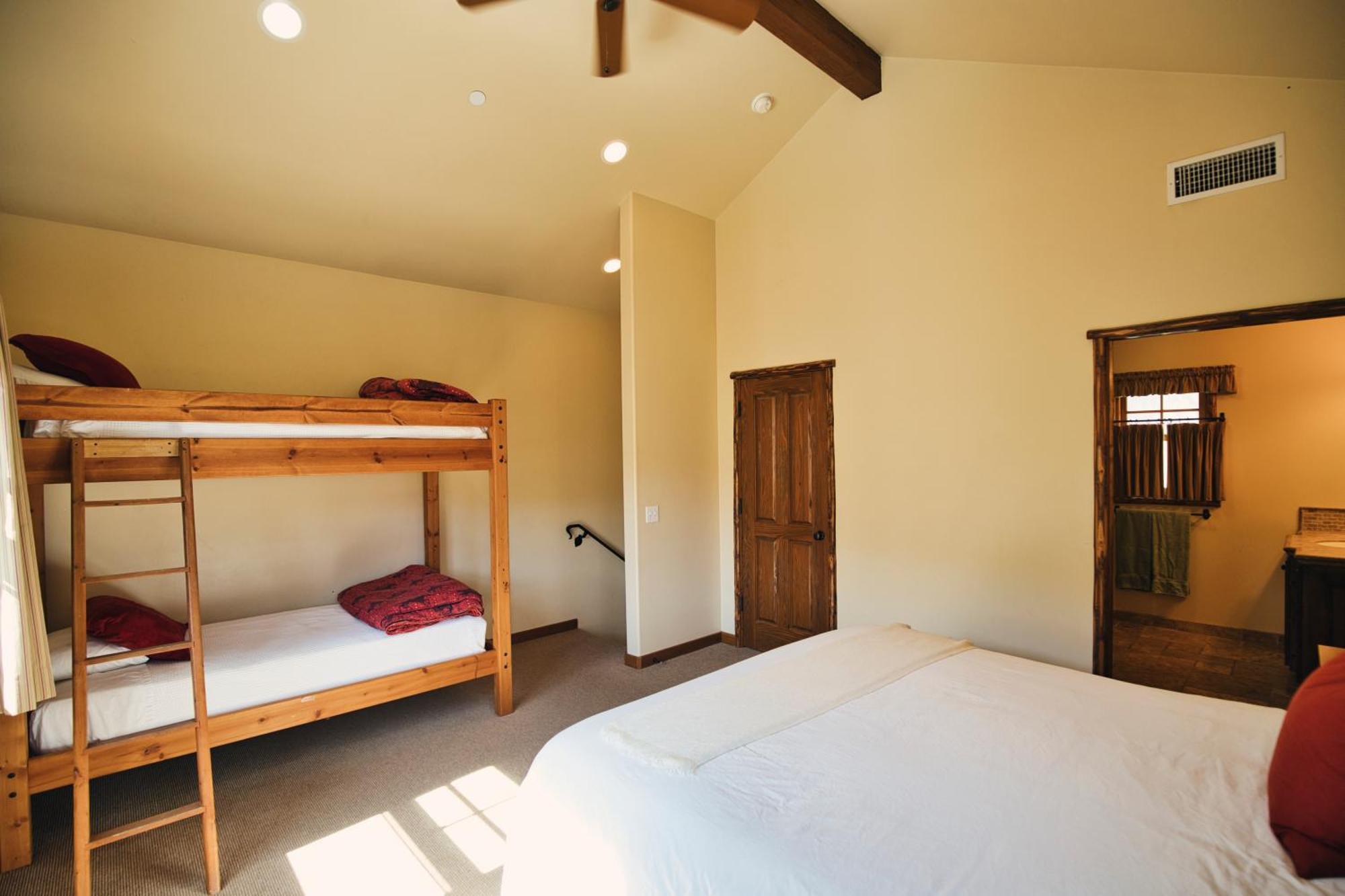 Circle Bar B Guest Ranch Hotel Capitan Bagian luar foto