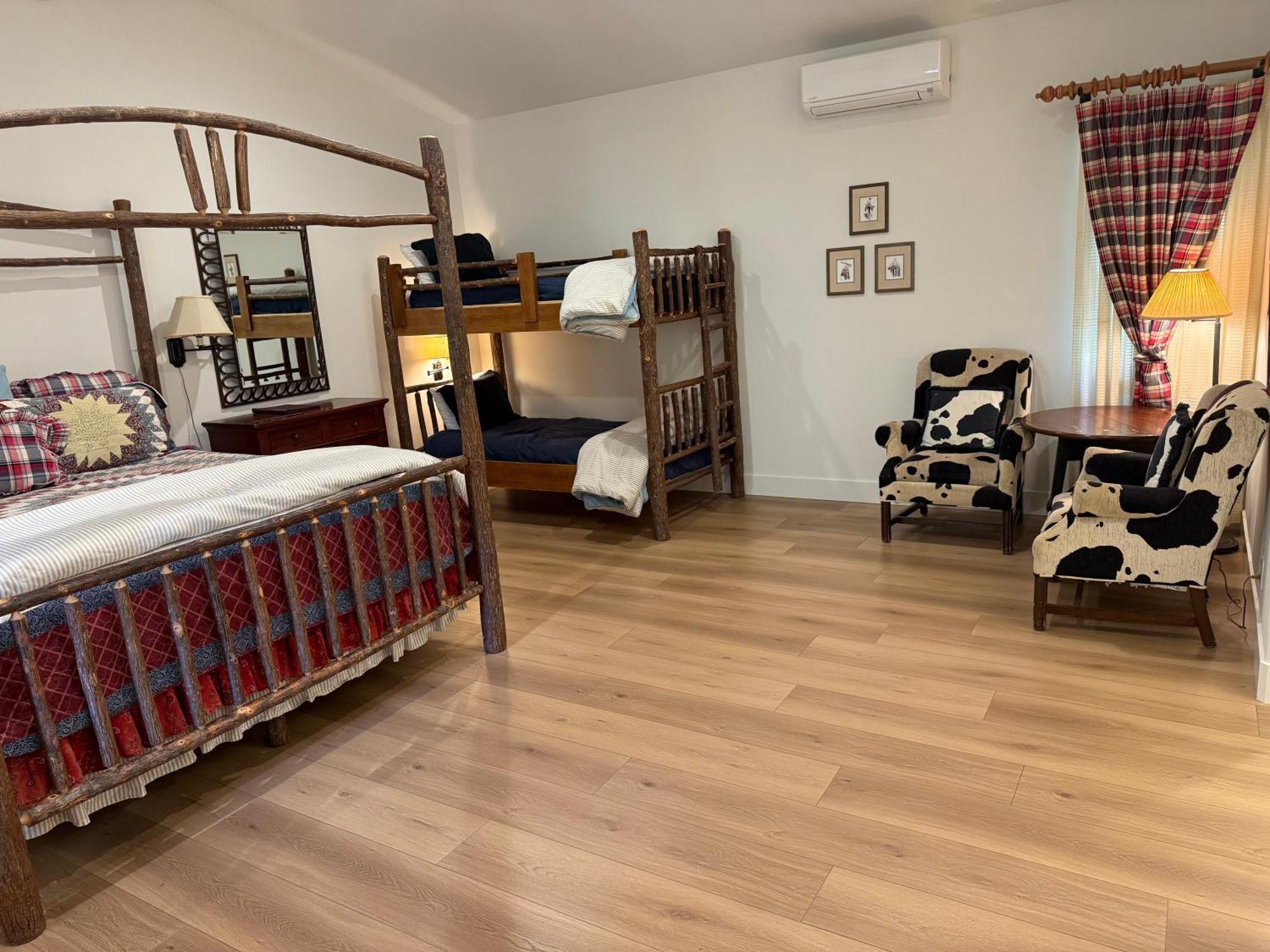 Circle Bar B Guest Ranch Hotel Capitan Bagian luar foto